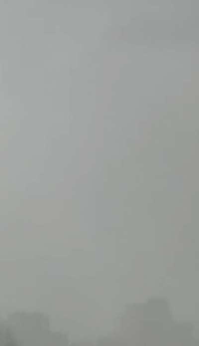 补传上个帖子的视频（疑似视频）吊篮撞击大楼