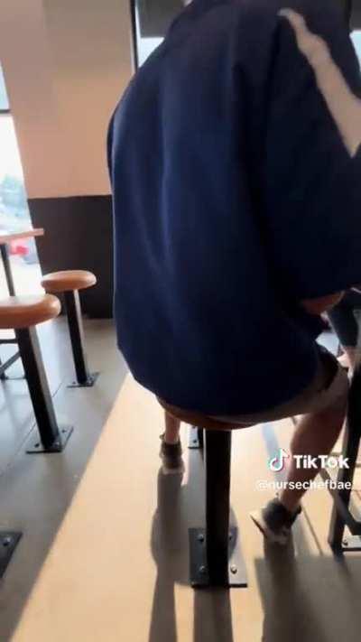 Karen gets Beatdown at Chipotle!