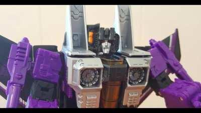 Skywarp's face says it all