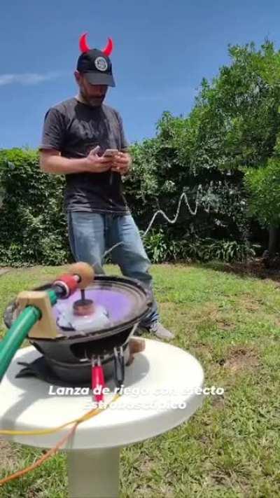 Что происходит со струей воды, когда физика встречает рок