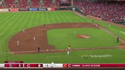 [Highlight] Kyle Farmer goes opposite field to make it 8-1 Reds in the 2nd