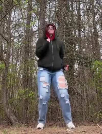 DAMN THOSE THIGHS 😍