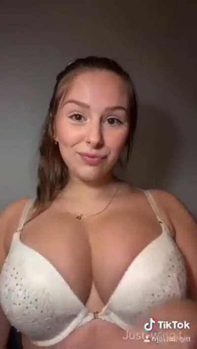 Huge Tits Tiktok