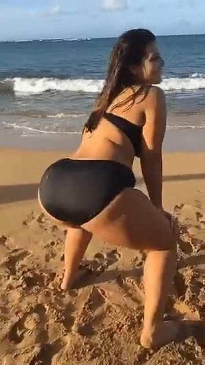 Ashley Graham gonna get her ass pumped