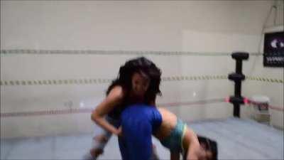 Thunder Rosa's hold on Jezabel doesn't last long