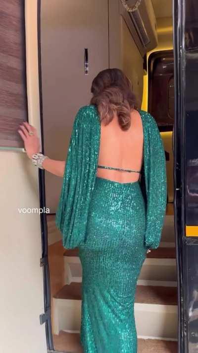 MILF Shilpa Shetty's ass is getting bigger and better