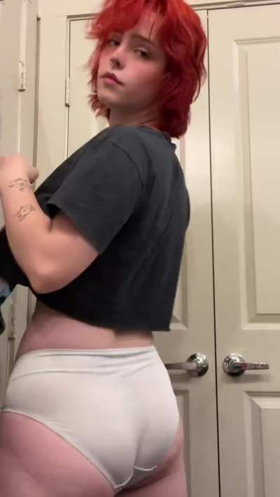 Damn look at this goonette's perfect body