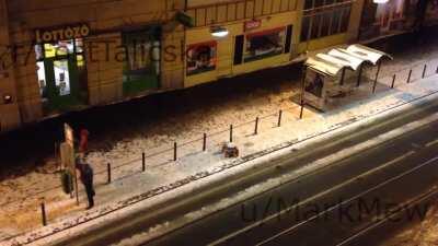 [OC, túl high effort] B hangon ordít amúgy.