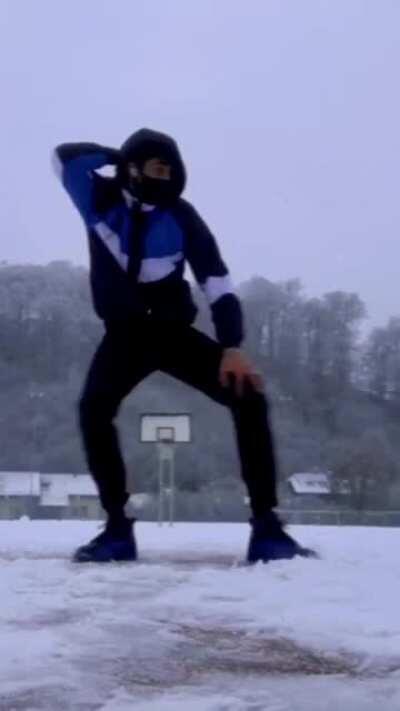 I love this freestyle and this song in the snow❄️