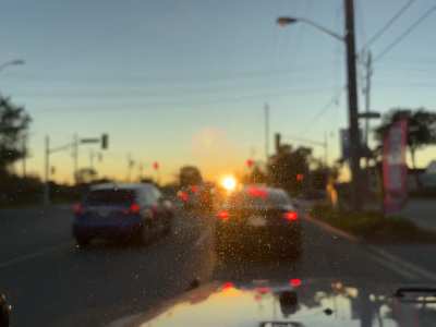 Anyone else got blinded by the sun today driving westward? Had my blinders down and sunglasses on but was still literally impossible to see anything 😂