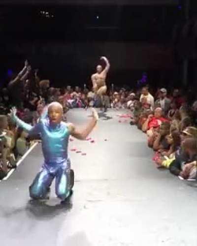 Кому тоже смешно когда падают другие люди? давайте узнаем сколько нас!