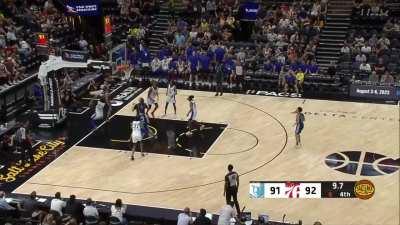 [Highlight] David Roddy with the driving layup to give Memphis the lead