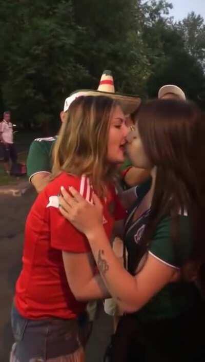 Russia Vs Mexico Kiss (Russia World Cup 2018). Who won? Who's next ? You decide