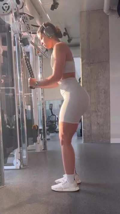 Ana's thick day 🤤