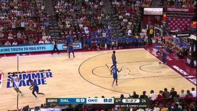 [Highlight] 10th pick Cason Wallace beats the shot clock at halfcourt he's now 6/9 3PT in his debut!