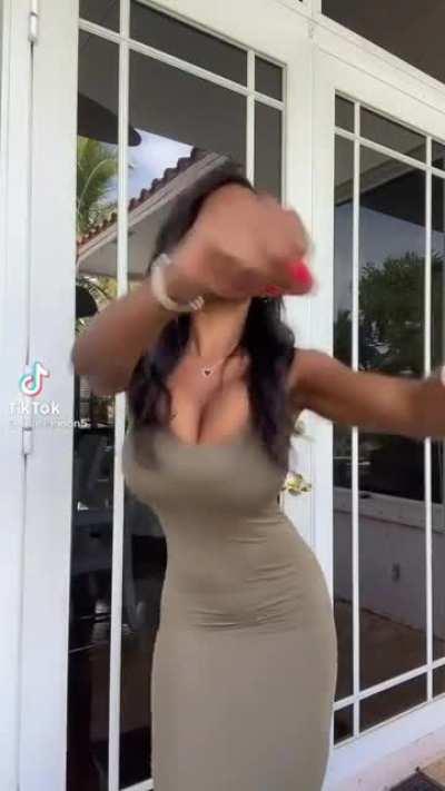 The way dresses fit dulcemoon is on a new level.