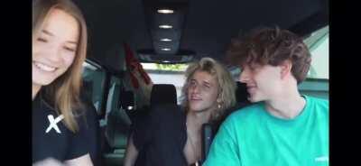 Julia im Video: „Wer von uns ist am Heißesten...“ von Why Nils (27.09.20) ...#RIPBeautxVlogs