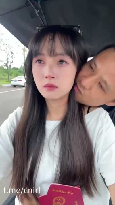 女人心已死，看她绝望的眼神，肯定是被逼的这嚣张的表情，把小人得志表现得淋漓尽致