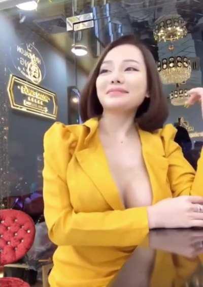 Vietnamese Streamer (with link)