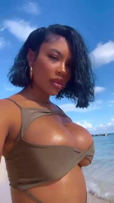 Juicy goodness🤭🤎