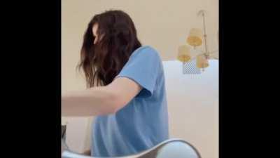 GIF Alexandra Daddario pokies in YouTube video