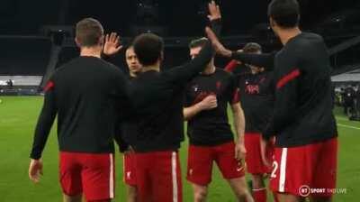 Matip Pre-Match Air-Five