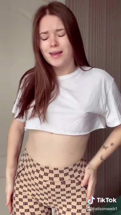 i don't like wearing bra 🍓