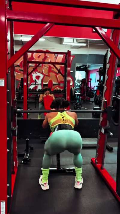 Carolyne Marquez ~ Leg and glute training