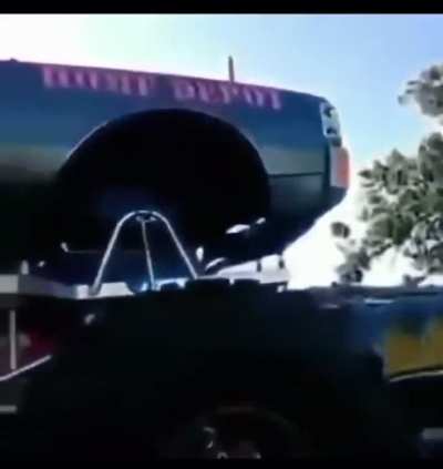 El auto de Doomentio 😎