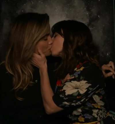 Linda Cardellini & Natlie Morales in Dead To Me | 2019|