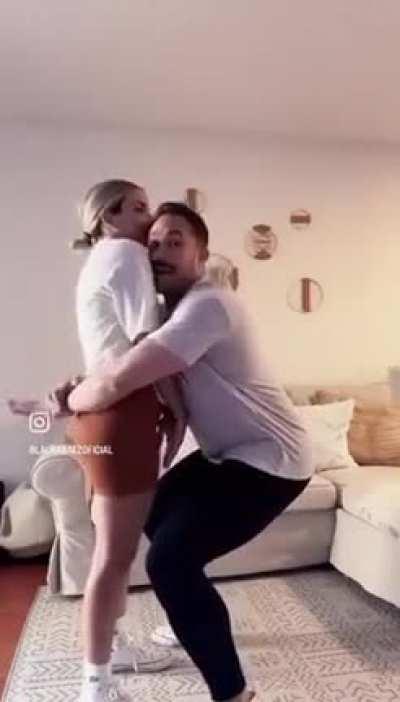 Blursed_How to teach your GF to swim