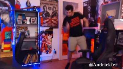 El amigo de 20 con su novia de 15