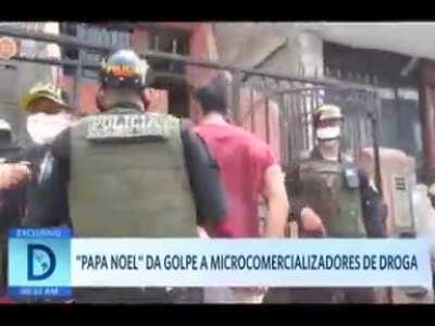 Cop disguised as Santa Claus arrests drug dealer in Peru