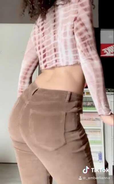 Booty shaking in my room with a twist