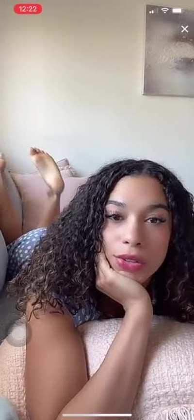 @urcurlygirlfriend live