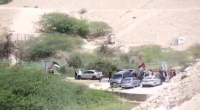 Jordanians are reaching the borders of Palestine to support their brothers there.