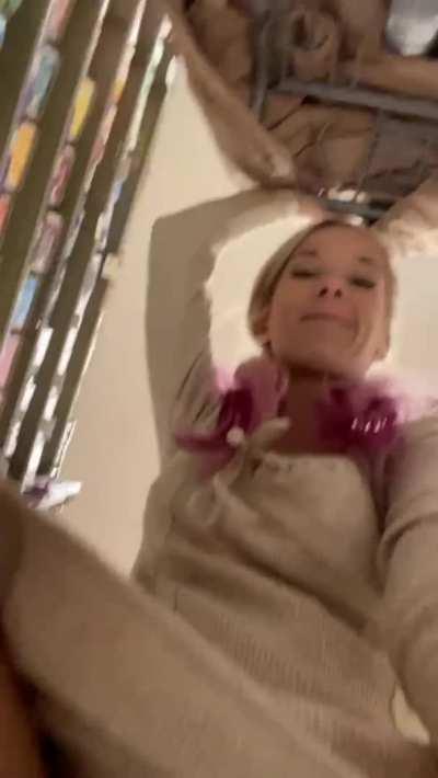 Doing some last minute Thanksgiving shopping… without panties on🤭 [GIF]