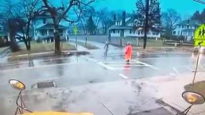Crossing guard in Meryland save child