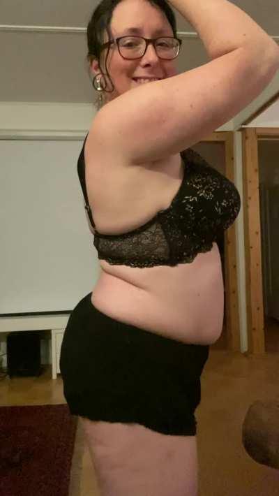 If you like 40 year old teacher with fat butts I’m your fucking dreamgirl