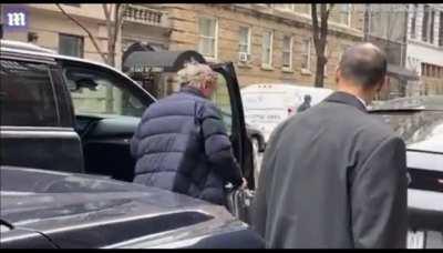 Karma in action … Alec today still being his rude, obnoxious self 😂😂 Even when he doesn’t even know his own car.