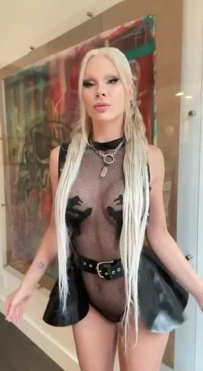 The shine hugs every curve perfectly