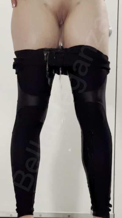 I don’t like to pee in my pants so I peed on my pants 💁🏼‍♀️