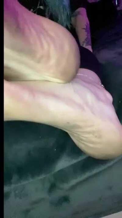 For those dirty foot lovers out there. All day in flip flops at Disney 😏