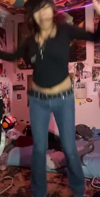 Love the way her shirt slowly reveals more bellybutton as the video goes on