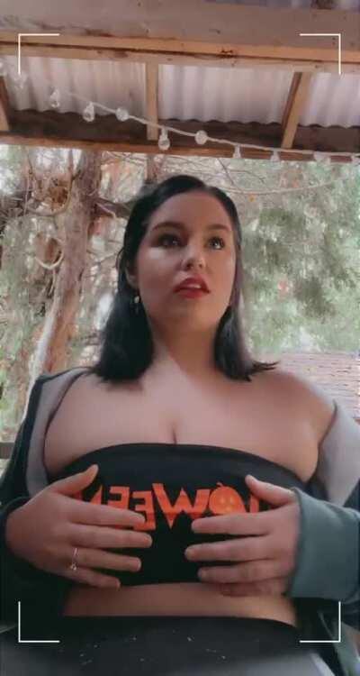 My neighbours were outside.. but I wanted to show you my boobs 😋