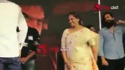 This is Kannada movie superstar & legendary Dr Raj Kumar’s son Shiv Rajkumar(elder brother of Late Puneeth Rajkumar) He receives the idol of lord Hanuman by removing his slippers. Look at his body language. This is the difference between Bollywood and