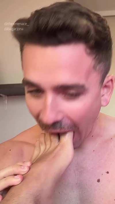 I just have a thing about sucking toes ;)