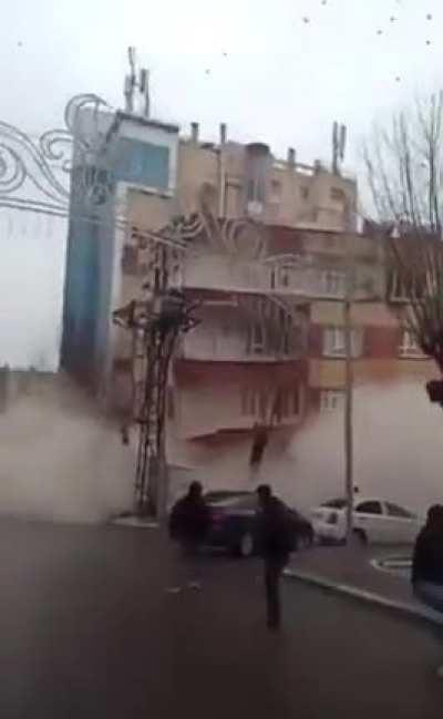 Entire apt building collapses