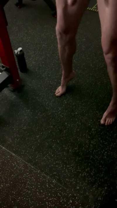 [m] Naughty calf raises
