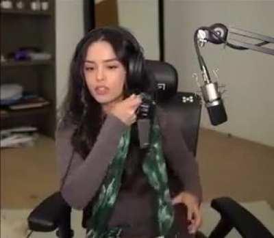 Rae shows bathing suit for future photoshoot